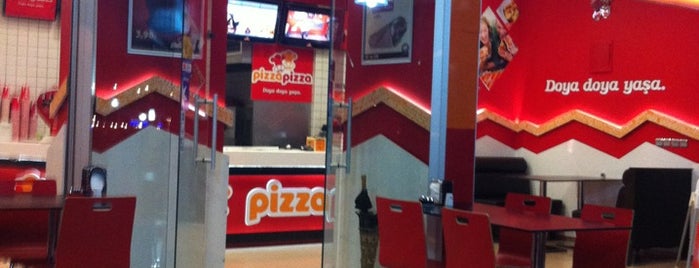 Pizza Pizza is one of Tempat yang Disukai Utku.