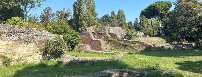 Anfiteatro Romano is one of posti da visitare.