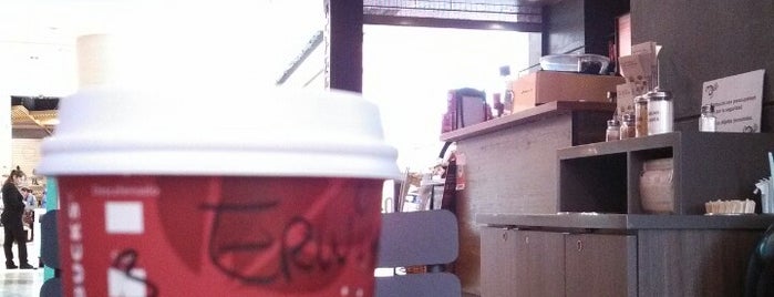 Starbucks is one of Lugares favoritos de Paul.