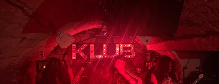 Le Klub is one of Paris by night.