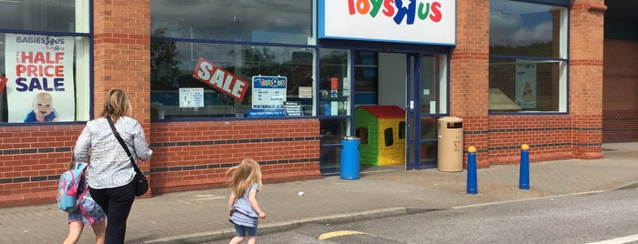 Toys"R"Us is one of Fun places to look with kids.