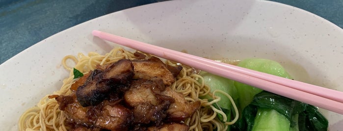 黄记云吞面 Wong Kee Noodle is one of Singapore.