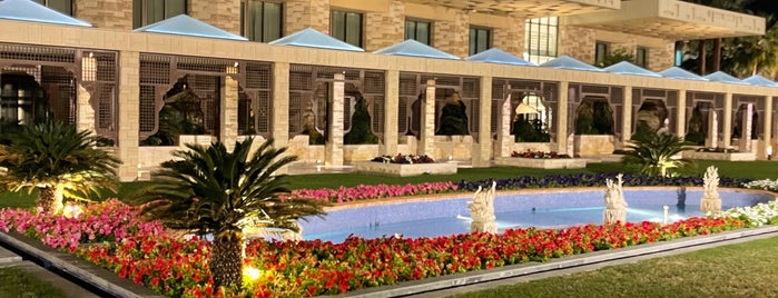 Jumeirah Messilah Beach Hotel & Spa is one of Jawaher 🕊'ın Beğendiği Mekanlar.