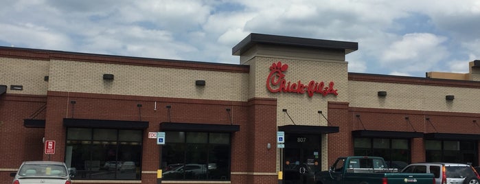 Chick-fil-A is one of Lugares favoritos de John.