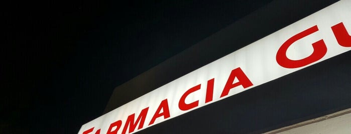 Farmacias Guadalajara is one of Locais curtidos por Daniel.