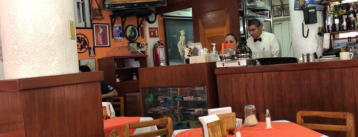 Restaurante Arturo's is one of Donde Comer.
