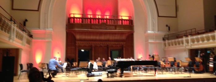 Cadogan Hall is one of London-Live music.