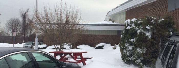 Peabody High Hockey Rink is one of Yup.