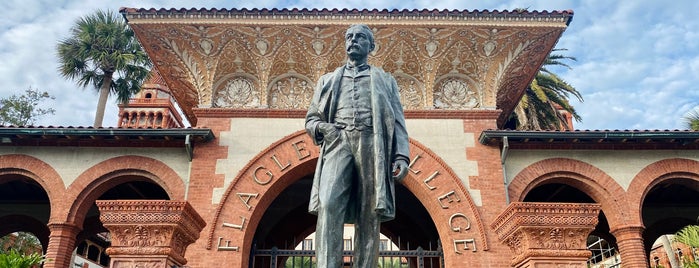 The Ponce De Leon Hotel (Flagler College) is one of Posti salvati di Kimmie.