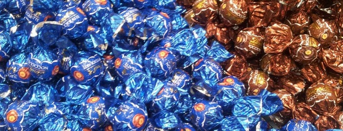 Lindt is one of Beaさんのお気に入りスポット.
