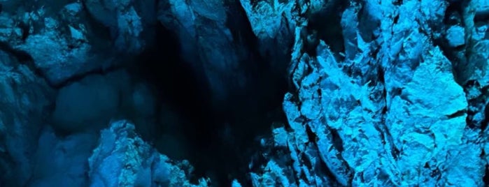 Blue Cave Croatia is one of Kroatie-bosnie-montenegro.