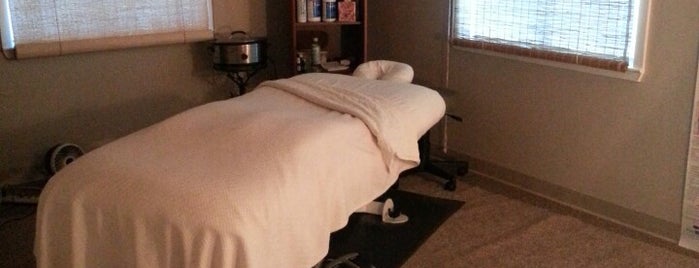 Moonshadow Medical Massage is one of Lugares favoritos de Tom.