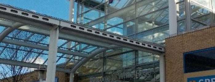 White Rose Shopping Centre is one of Lieux qui ont plu à Rashid.