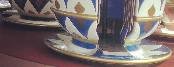 Teacups is one of Lieux sauvegardés par Kimmie.