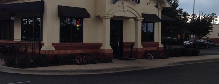 Zaxby's Chicken Fingers & Buffalo Wings is one of สถานที่ที่ Tyler ถูกใจ.