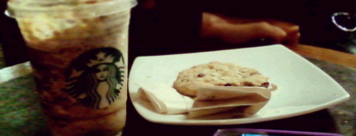 Starbucks is one of Fabiola 님이 좋아한 장소.