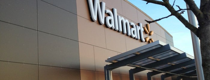 Walmart Supercenter is one of Lieux qui ont plu à Ron.