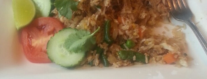 Thai Delicious Restaurant is one of Erin : понравившиеся места.