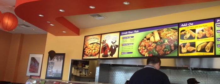 Panda Express is one of Leoさんのお気に入りスポット.