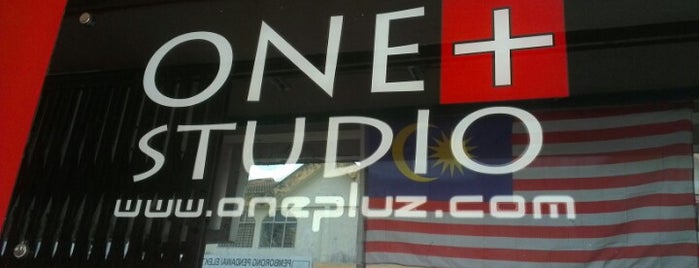 One+ Studio is one of Gallery - WARHOL BADGE.