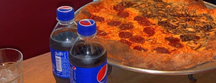 PitFire Pizza is one of Lugares favoritos de Heinie Brian.
