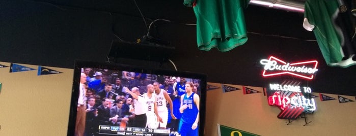 Portland Sports Bar and Grill is one of Tempat yang Disukai Ron.