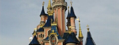 Disneyland Paris is one of Île-de-France.