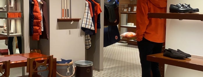 HERMÈS is one of Locais salvos de B.