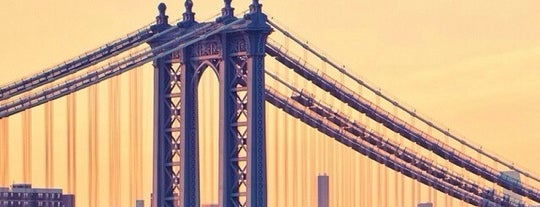 Puente de Manhattan is one of New York.