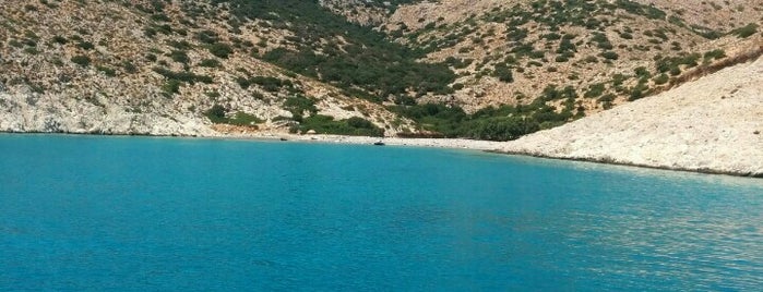 Κέρος (Keros Island) is one of Καθ' οδόν.