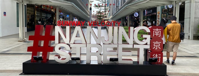 Nanjing Street is one of Lieux qui ont plu à Tomato.