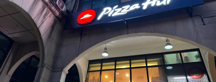 Pizza Hut is one of Makan Place.