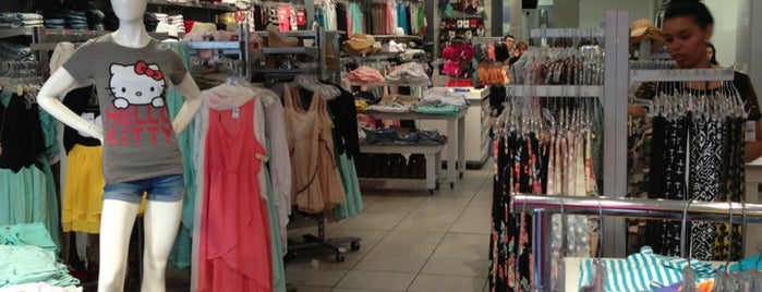 Wet Seal is one of Kimmie's Saved Places.