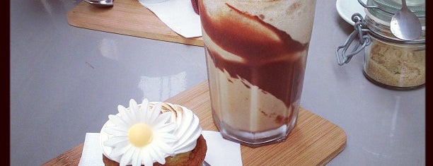 Choopy's Cupcake & Coffee-Shop is one of Discover the Riviera II: Cannes, Antibes, Grasse.