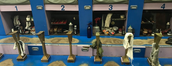 Luz's Shoe Repair is one of Tempat yang Disukai J.