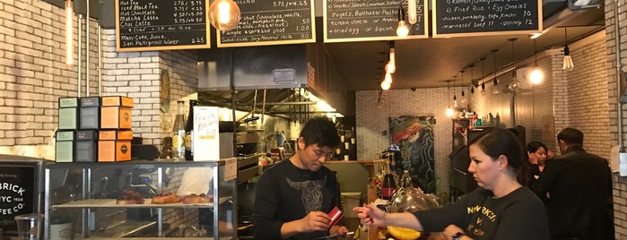 19 Cafe is one of Alexandraさんのお気に入りスポット.