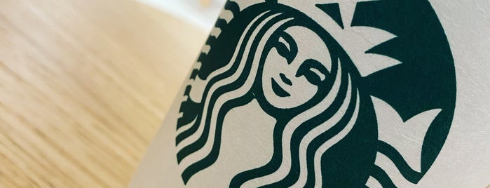 Starbucks is one of Tempat yang Disukai Lorelo.