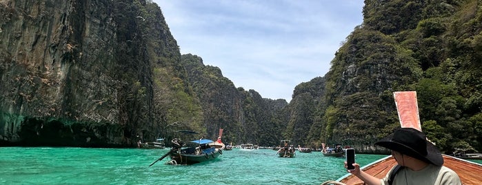 Ilha Phi Phi Leh is one of Follow me to go around Asia.