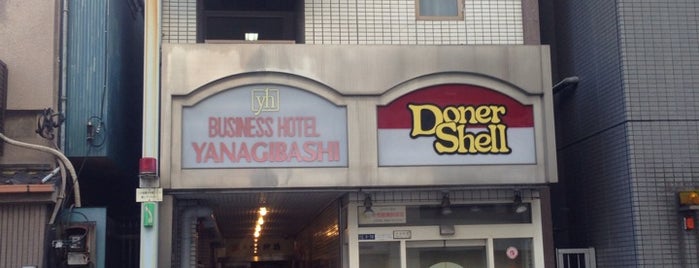 HOTEL YANAGIBASHI is one of สถานที่ที่ Jonathan ถูกใจ.