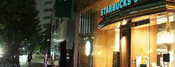 Starbucks is one of Lieux qui ont plu à Hide.
