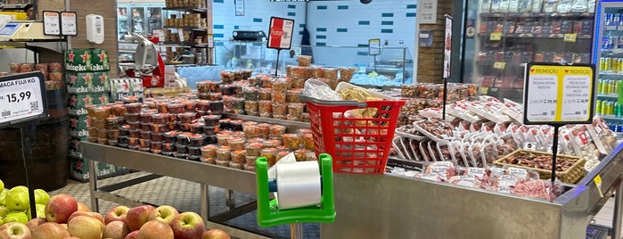 Supermercado Zona Sul is one of Otros No Comida.