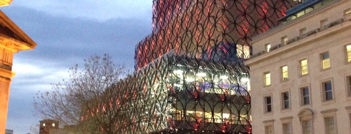 Library of Birmingham is one of Chery Sanさんのお気に入りスポット.