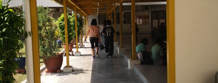 Penang Chinese Girls' (N.T.) High School 檳華女子中學 is one of Penang.