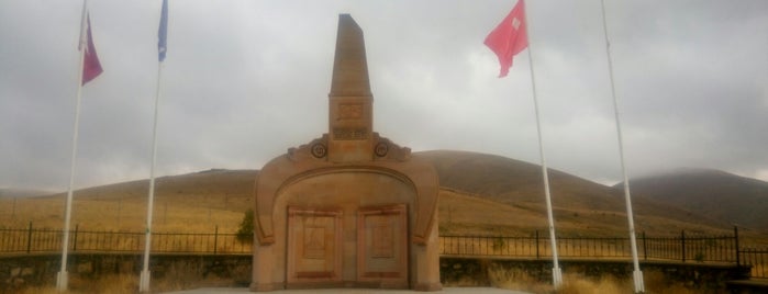 Otlukbeli Savaşı Şehitler Anıtı is one of Divriği Erzincan tunceli malatya.