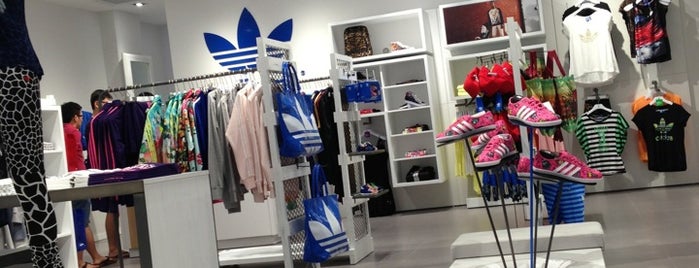 Adidas Original is one of ꌅꁲꉣꂑꌚꁴꁲ꒒さんの保存済みスポット.