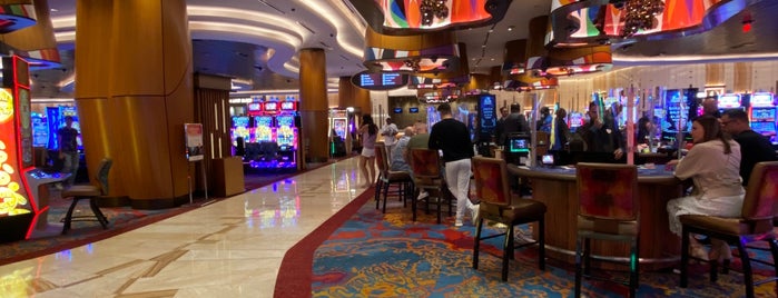 Casino Center Bar is one of Casinos.