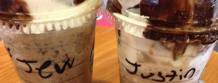 Starbucks is one of Tempat yang Disukai Mesut.