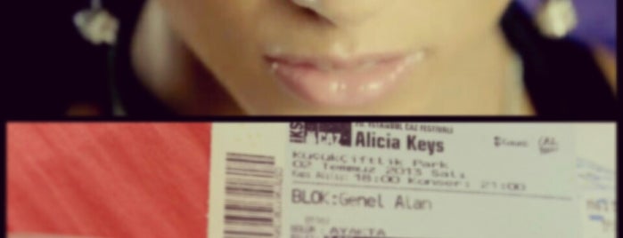 Alicia Keys Concert is one of Tempat yang Disukai Rinat.