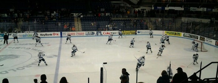 Alfond Arena is one of College Hockey Rinks.