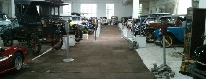 Muzej automobila is one of Orte, die Inta gefallen.